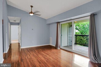 Building Photo - 200 Spring Maiden Ct