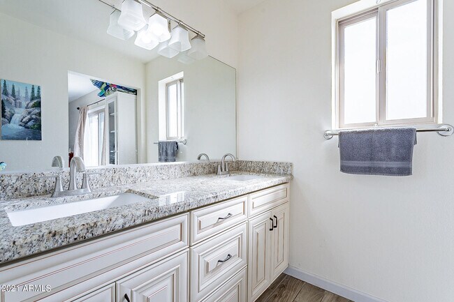 Building Photo - 4353 E Pearce Rd