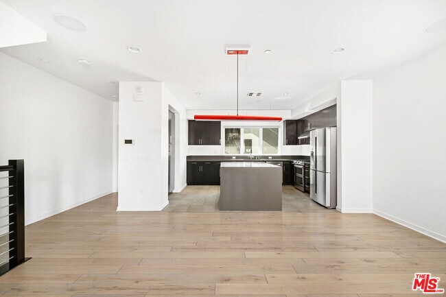 Building Photo - 2920 Rowena Ave