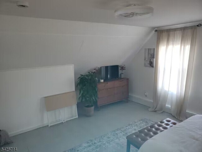 Building Photo - 187 Milford Ave