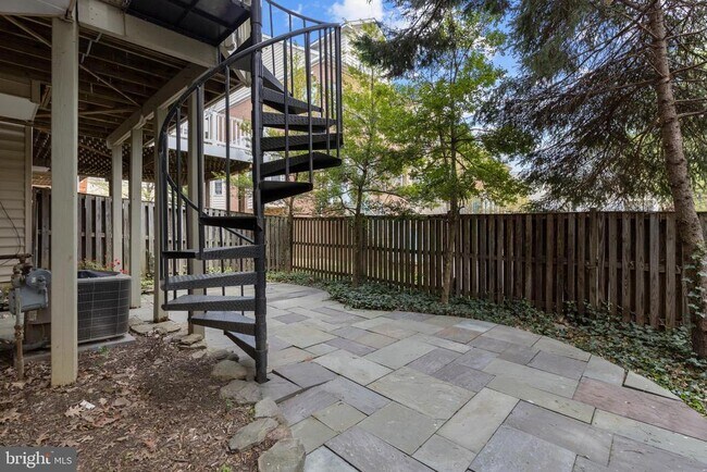 Building Photo - 11201 Woodglen Dr