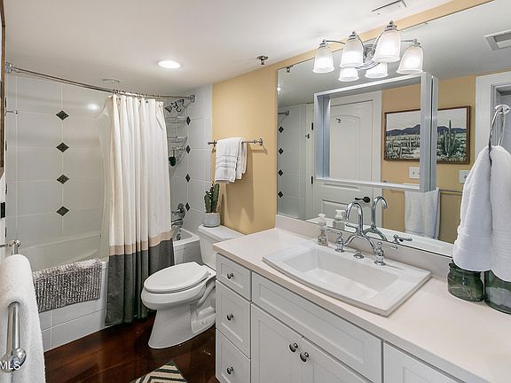 Building Photo - 535 Locust St