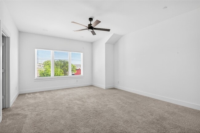 Building Photo - 7613 Reis Ln
