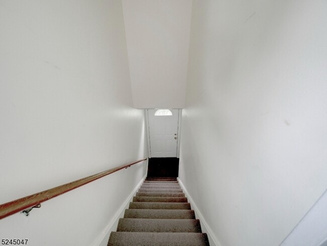 Building Photo - 58 Burnside Ave