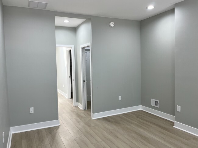 Master bedroom_photo #2 - 260 S Highland Ave