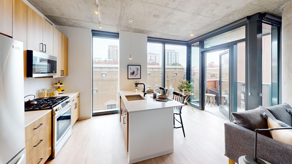 Primary Photo - 1619 S Michigan Ave