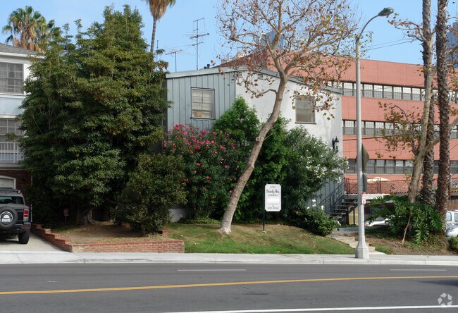 Building Photo - Beverly Glen 04-LA