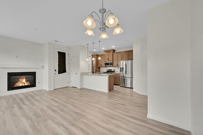 Building Photo - $2,250 - 2 Bed,1 Bath, Updated townhome in...