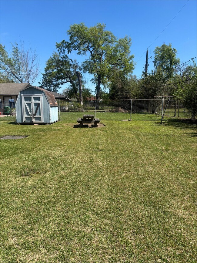 Building Photo - 7310 Yoe St