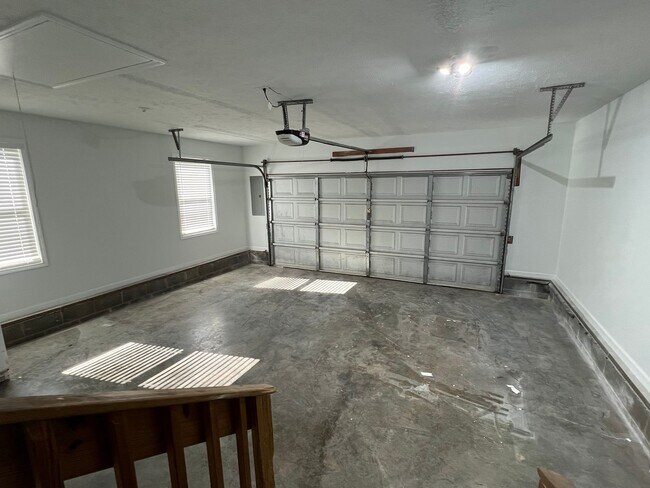 Building Photo - 204 Homewood Dr