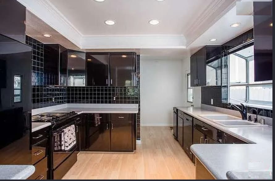 Building Photo - 745 Oxford Ave