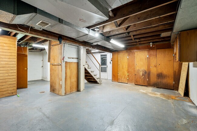 Building Photo - 3302 South Park Rd