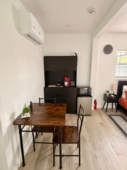 Building Photo - 1213 NW 4th Ave