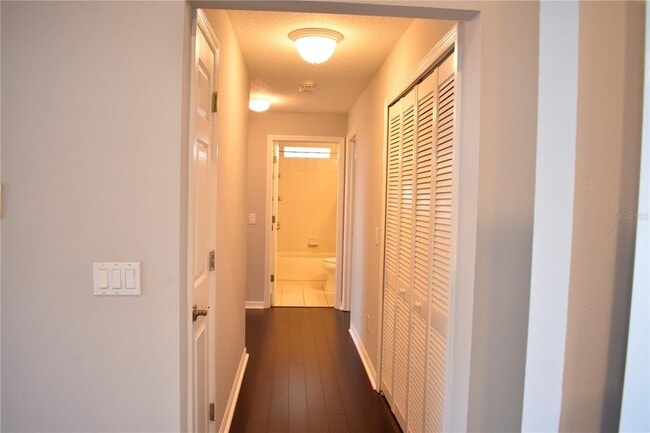 Building Photo - 2132 Brandon Park Cir