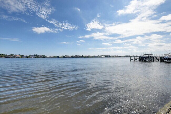 Building Photo - 135 Yacht Club Way