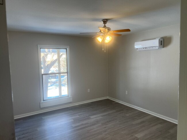 Building Photo - 3 Bed 1 Bath Home