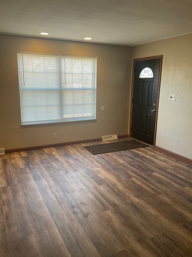 Building Photo - 111 Winthrop Dr