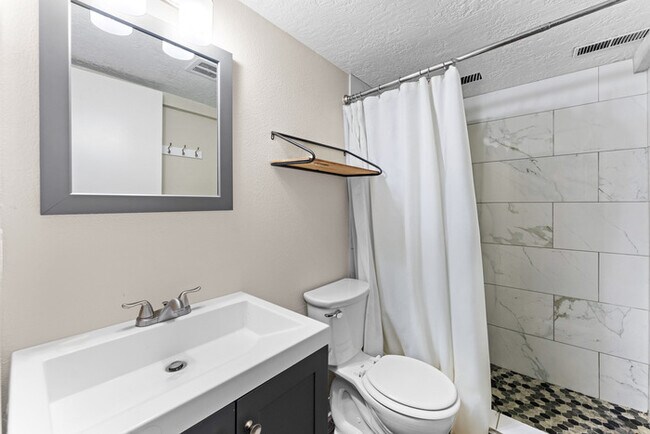 Building Photo - Spacious 4 Bedroom, 2 Bath Home on Boise Bench!