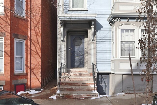 Building Photo - 50 Monmouth St