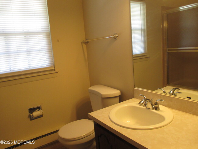 Building Photo - 1236D Hamilton Ct