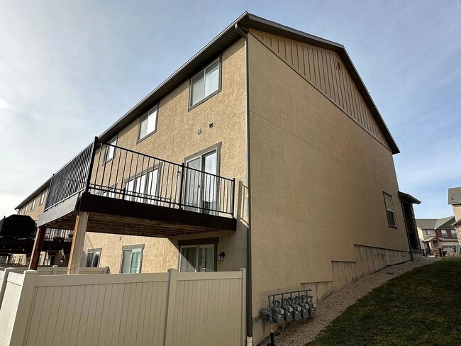 Building Photo - Luxurious Spacious layout in convenient Sa...
