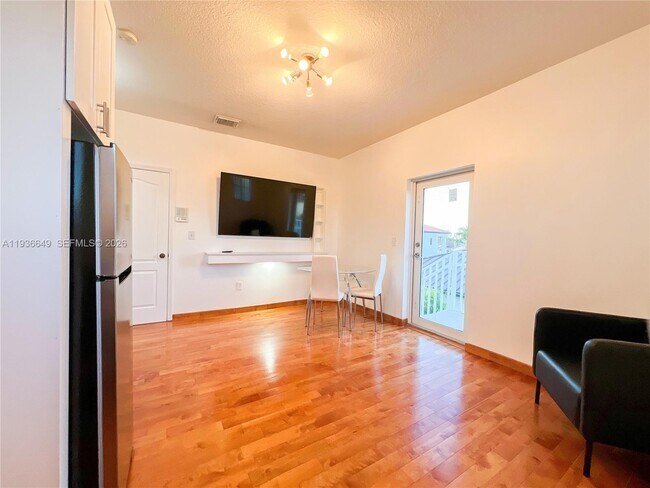 Building Photo - 3884 SW 150th Ct