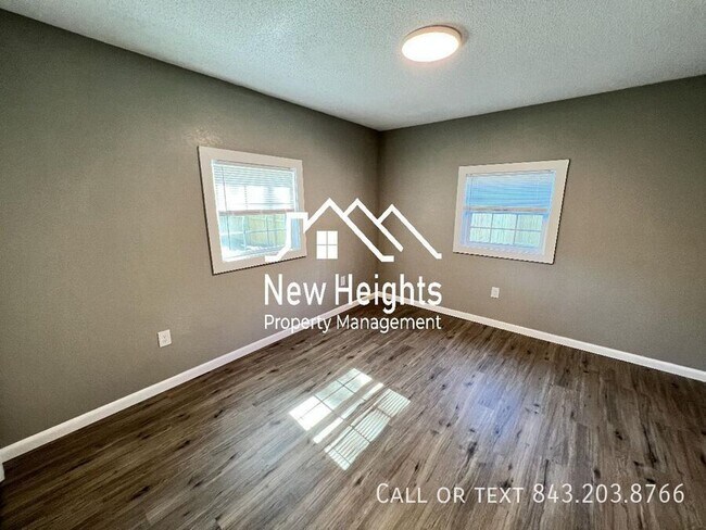 Building Photo - 3317 Proctor St