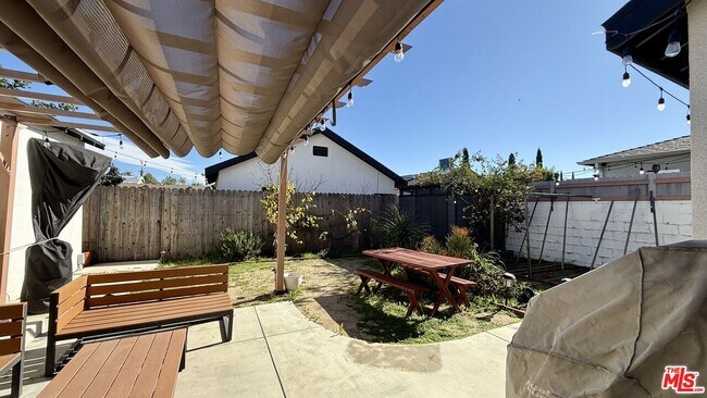 Building Photo - 6056 Fair Ave