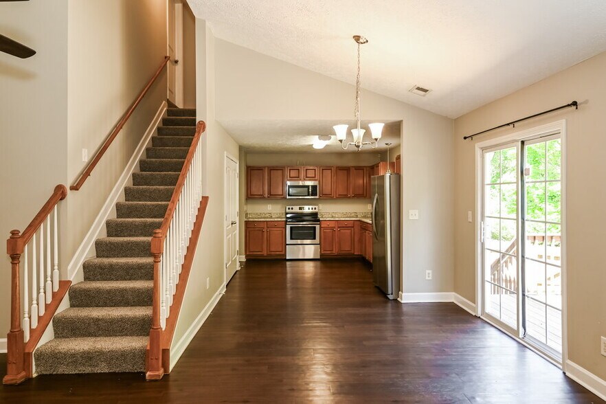 Building Photo - 1127 Sunnycrest Ct