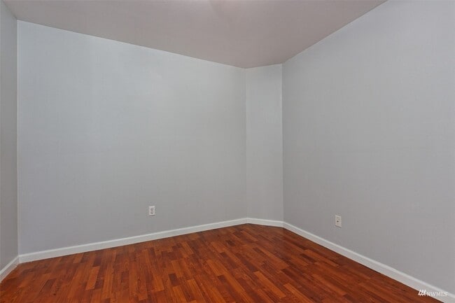Building Photo - 31 E Peyton Pl