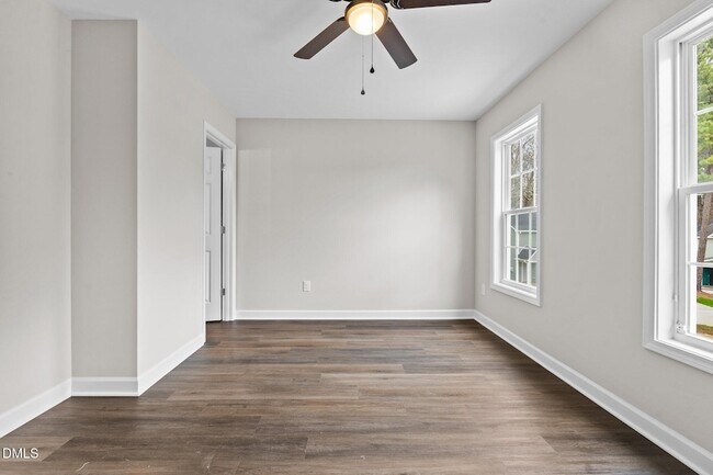 Building Photo - 122 Laura Ln