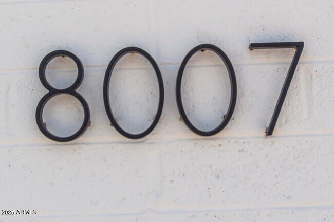 Building Photo - 8007 E Monte Vista Rd