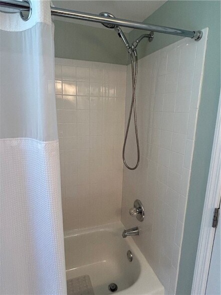 Building Photo - 451 Grove Isle Cir