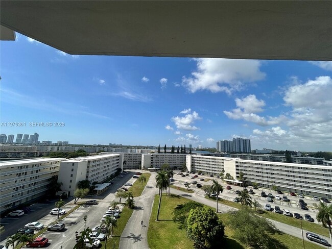 Building Photo - 18031 Biscayne Blvd