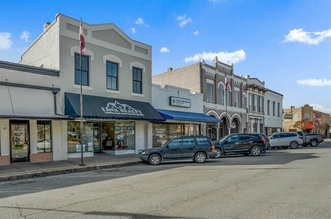 Primary Photo - 110 E Market St