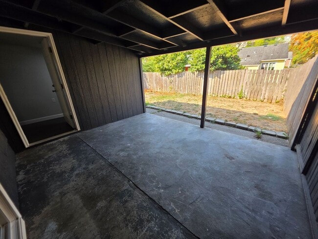 Building Photo - Remolded Bremerton Duplex with fully fence...