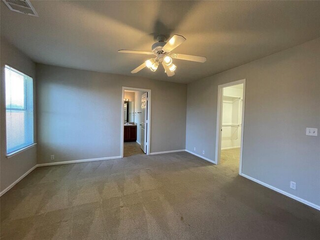 Building Photo - 208 Spruce Dr