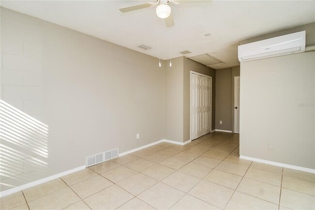 Building Photo - 865 Rich Dr