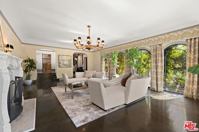 Building Photo - 3300 N Knoll Dr