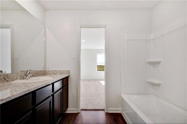 Building Photo - 313 Riverdale Dr