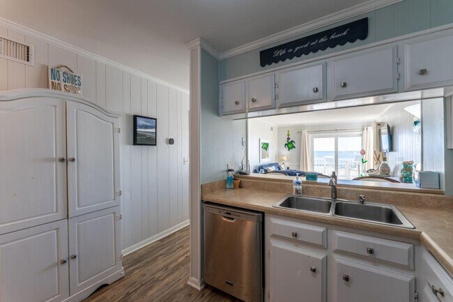 Building Photo - 3901 S Ocean Blvd