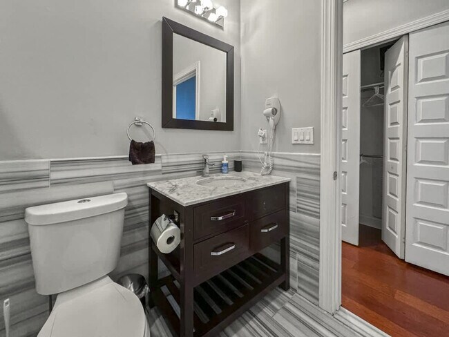 Building Photo - 1401 N 5th St