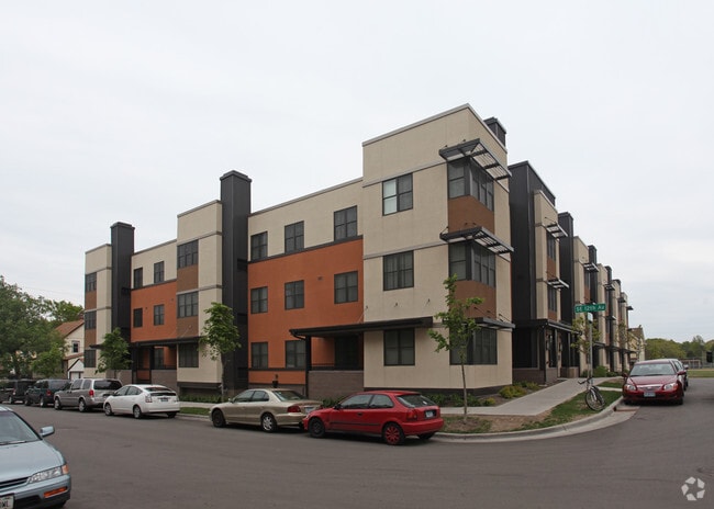Building Photo - Charlotte Commons