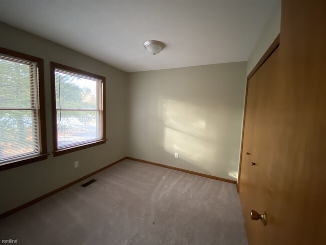 Building Photo - 2 br, 1 bath House - 2420 Textile Rd