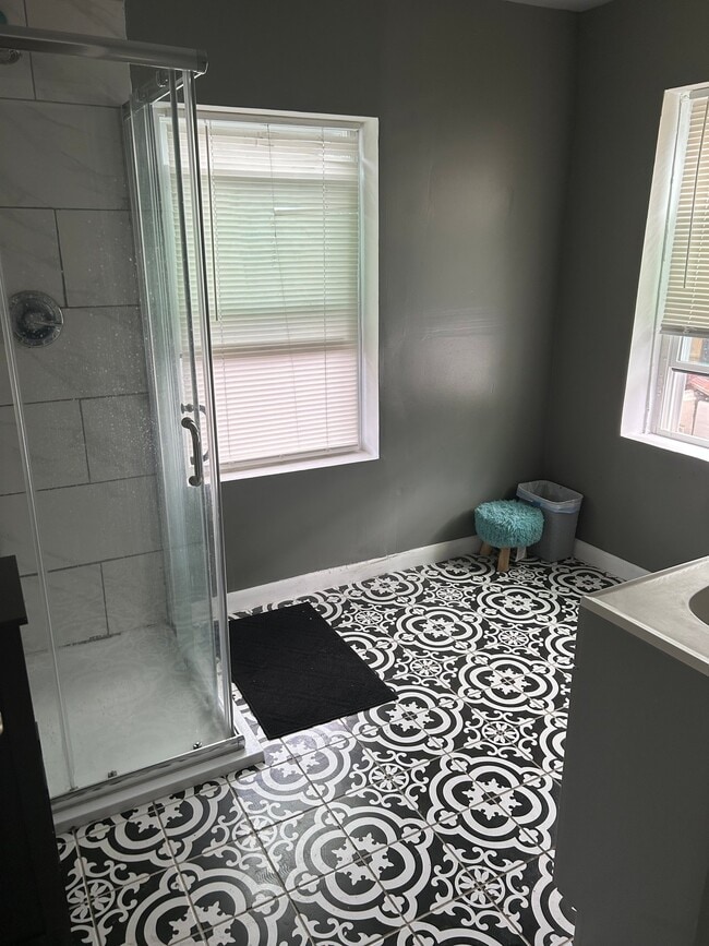 Building Photo - 1315 S Hicks St