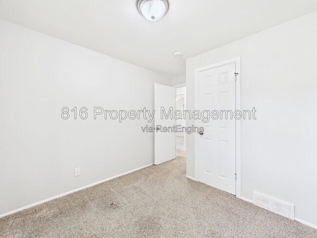 Building Photo - 8511 Crystal Ave