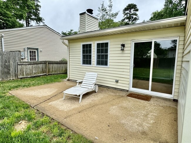 Building Photo - READY 05-15-25!! Ranch Home w/2-Car Garage...