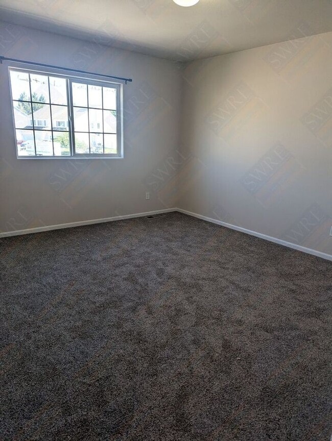 Building Photo - 4 Bedroom 2.5 Bath Townhome, Coming Soon!