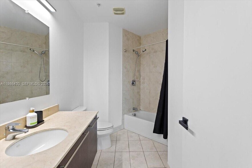 Building Photo - 1900 N Bayshore Dr