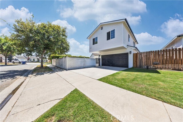 Building Photo - 5833 Glady St